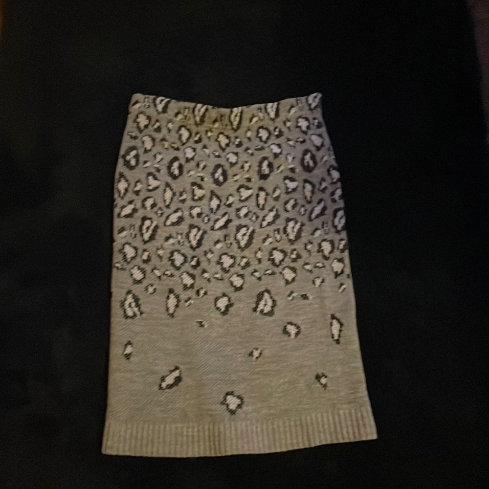 Xpress gray leopard knit skirt
